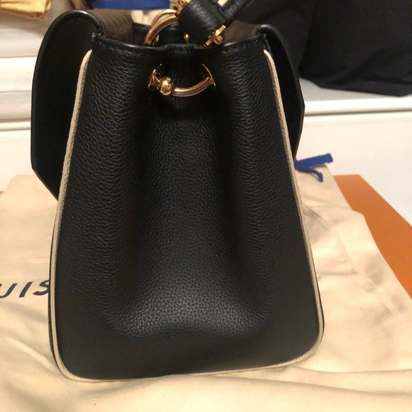 🖤✨LV Double V Black Satchel✨ 🖤 - Picture 4 of 12